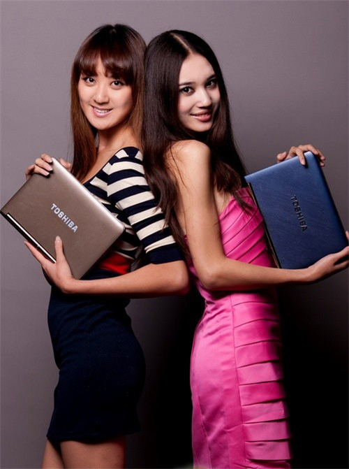 Laptop-Toshiba-chạy-Windows-7-cho-châu-Á