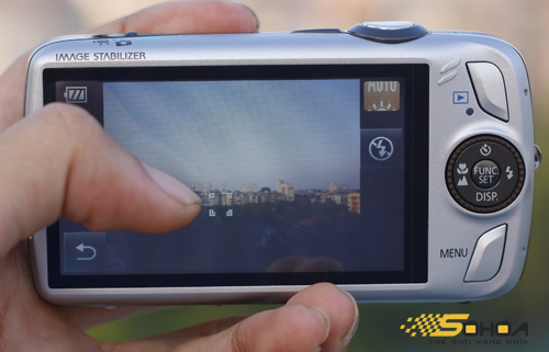 Camera-cảm-ứng-đầu-tiên-của-Canon