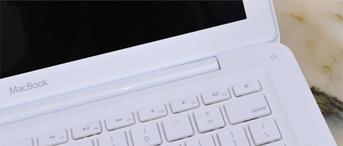 Mổ-xẻ-Apple-Macbook-nhựa-Unibody Mổ-xẻ-Apple-Macbook-nhựa-Unibody