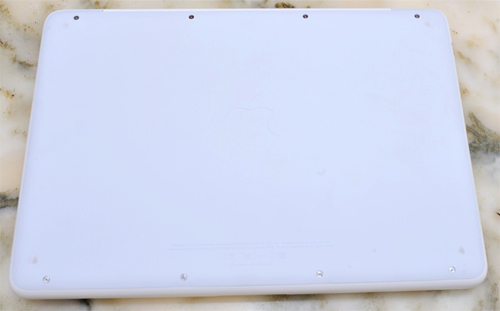 Mổ-xẻ-Apple-Macbook-nhựa-Unibody Mổ-xẻ-Apple-Macbook-nhựa-Unibody