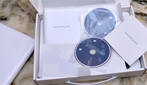 Mổ-xẻ-Apple-Macbook-nhựa-Unibody Mổ-xẻ-Apple-Macbook-nhựa-Unibody