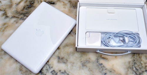 Mổ-xẻ-Apple-Macbook-nhựa-Unibody Mổ-xẻ-Apple-Macbook-nhựa-Unibody