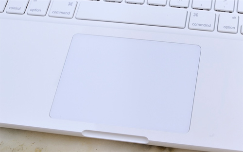 Mổ-xẻ-Apple-Macbook-nhựa-Unibody Mổ-xẻ-Apple-Macbook-nhựa-Unibody