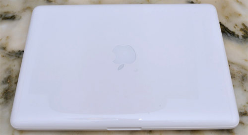 Mổ-xẻ-Apple-Macbook-nhựa-Unibody Mổ-xẻ-Apple-Macbook-nhựa-Unibody