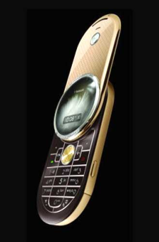 Motorola-Aura-được-đính-30-viên-kim-cương