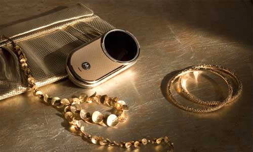 Motorola-Aura-được-đính-30-viên-kim-cương