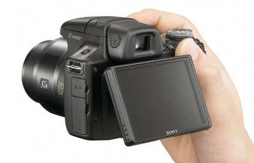 Camera-với-màn-hình-lật-xoay Camera-với-màn-hình-lật-xoay