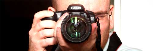 Cách-cầm-máy-ảnh