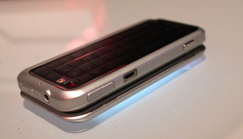 Motorola-Backflip-bàn-phím-lật