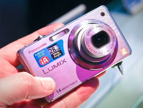 Ngắm-máy-ảnh-màn-hình-cảm-ứng-của-Panasonic