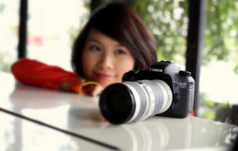 MC-Mỹ-Lan-duyên-dáng-với-Canon-7D