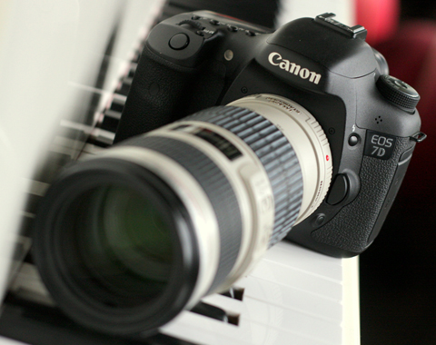 MC-Mỹ-Lan-duyên-dáng-với-Canon-7D