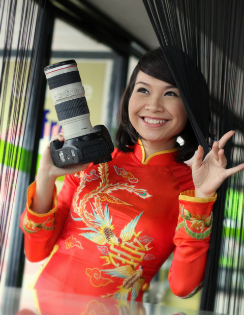 MC-Mỹ-Lan-duyên-dáng-với-Canon-7D