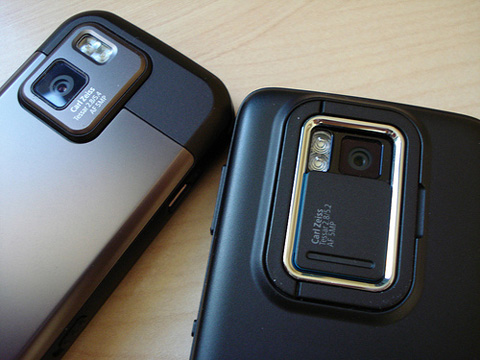 Nokia-N97-Mini-bên-cạnh-N900