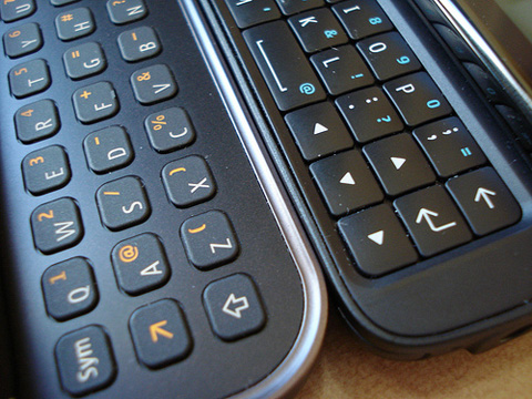 Nokia-N97-Mini-bên-cạnh-N900