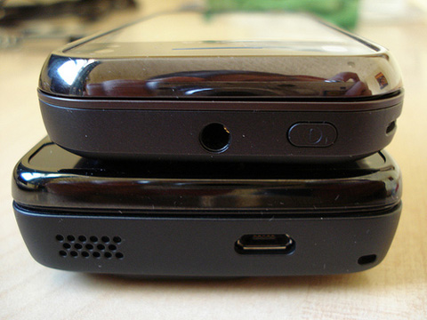 Nokia-N97-Mini-bên-cạnh-N900