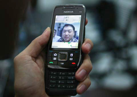 Điện-thoại-video-bí-ẩn-và-thách-thức