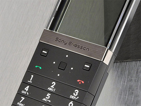 Điện-thoại-trong-suốt-của-Sony-Ericsson-bị-'nhái'