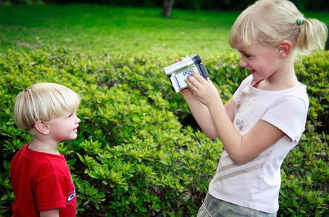 Chọn-máy-quay-phim-cho-trẻ