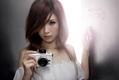 Người-đẹp-bên-Olympus-E-P1-và-E-P2