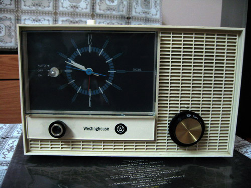 Chơi-đài-radio-cổ
