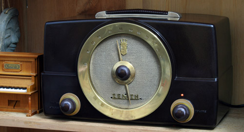 Chơi-đài-radio-cổ