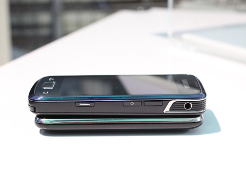 Di-động-máy-chiếu-Samsung-Beam