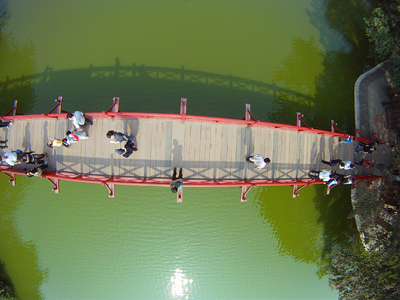 Treo-máy-ảnh-vào-chùm-bóng-bay-để-chụp-Hồ-Gươm