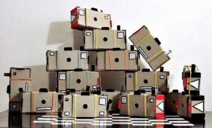 Chiếc-máy-ảnh-tự-chế-bằng-bìa-các-tông Chiếc-máy-ảnh-tự-chế-bằng-bìa-các-tông