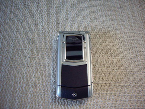 'Đập-hộp'-Vertu-nắp-gập-đầu-tiên