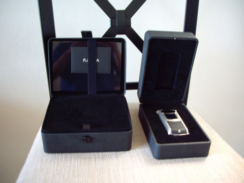 'Đập-hộp'-Vertu-nắp-gập-đầu-tiên