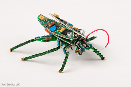 Tác-phẩm-nghệ-thuật-làm-từ-bản-mạch-in-cũ