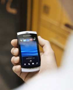 SONY-ERICSSON-VIVAZ™:-Đẹp-từng-centimet.