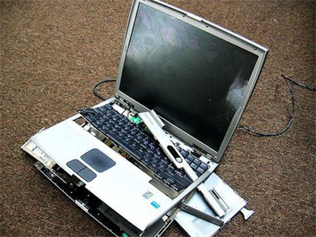 Những-vụ-hỏng-laptop-'kinh-dị'-nhất