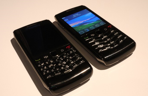 BlackBerry-Pearl-3G-nhỏ-gọn