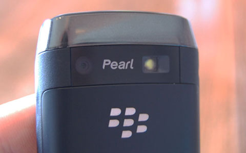 BlackBerry-Pearl-3G-nhỏ-gọn