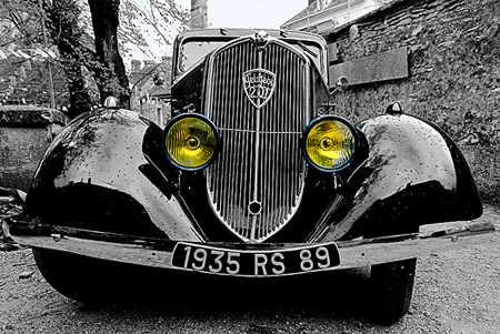 Điểm-nhấn-lôi-cuốn-trong-ảnh-màu-cục-bộ