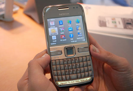 10-điện-thoại-“đắt-hàng”-tháng-4/2010