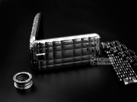 Kiều-nữ-dáng-gập-long-lanh-Samsung-Diva-S5150