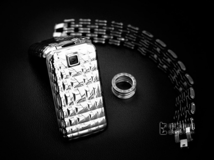 Kiều-nữ-dáng-gập-long-lanh-Samsung-Diva-S5150