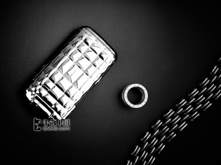 Kiều-nữ-dáng-gập-long-lanh-Samsung-Diva-S5150