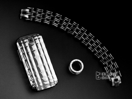 Kiều-nữ-dáng-gập-long-lanh-Samsung-Diva-S5150