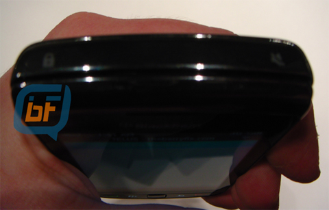 BlackBerry-9800-màn-hình-cảm-ứng-và-bàn-phím-trượt BlackBerry-9800-màn-hình-cảm-ứng-và-bàn-phím-trượt