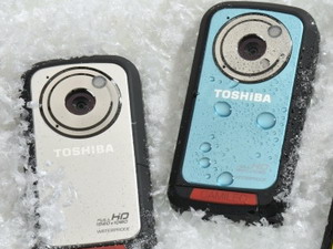 Máy-quay-Camileo-BW10-chống-nước-của-Toshiba Máy-quay-Camileo-BW10-chống-nước-của-Toshiba