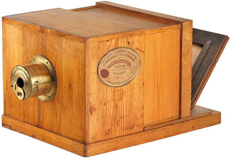 Chiếc-máy-ảnh-170-năm-tuổi-với-mức-giá-kỉ-lục-nhất-từ-trước-đến-nay