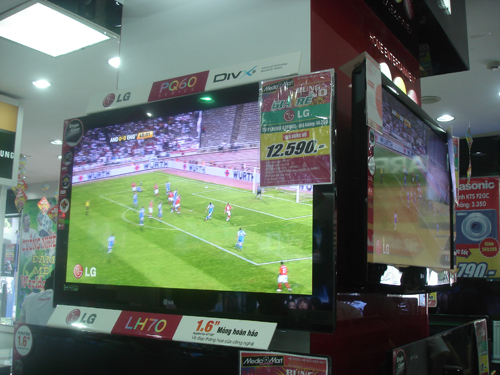 Với việc HDTV ngày càng phổ biến hơn, khách hàng bắt đầu quan tâm tới các dịch vụ truyền hình HD. Ảnh: T.A.