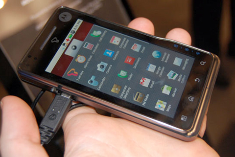 Milestone XT720 không có bàn phím QWERTY. Ảnh: Electricpig