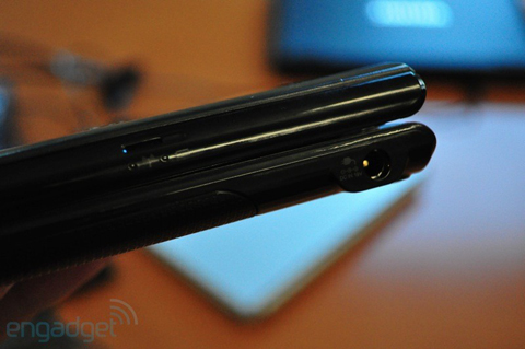 Máy tính xách tay hai màn hình 7 inch Máy tính xách tay hai màn hình 7 inch