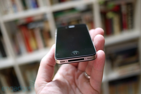 'Đập hộp' dế hot 2010 iPhone 4 'Đập hộp' dế hot 2010 iPhone 4