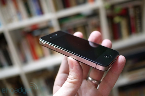 'Đập hộp' dế hot 2010 iPhone 4 'Đập hộp' dế hot 2010 iPhone 4